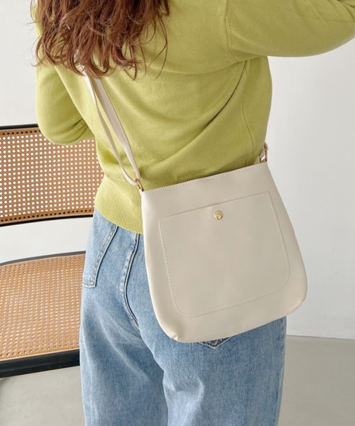CLEA（クレア）の「サイドポケット付き PUミニスクエアショルダーバッグ（ショルダーバッグ・レディース・ベージュ/キャメル/アイボリー/ブラック・FREE）」の2枚目の写真