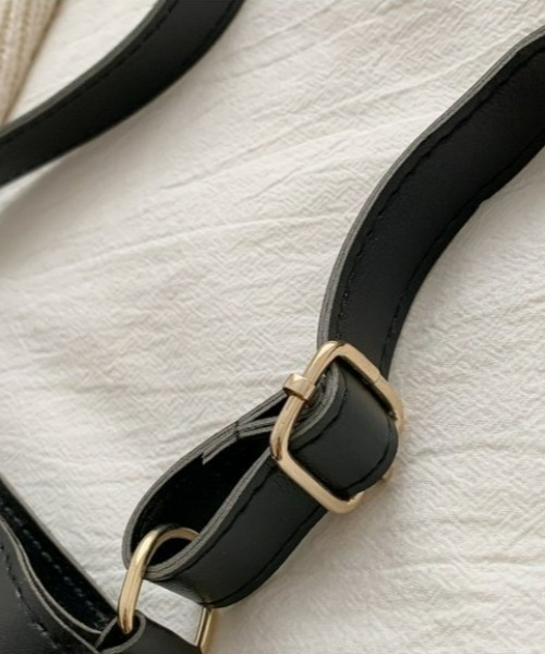 CLEA（クレア）の「サイドポケット付き PUミニスクエアショルダーバッグ（ショルダーバッグ・レディース・ベージュ/キャメル/アイボリー/ブラック・FREE）」の20枚目の写真