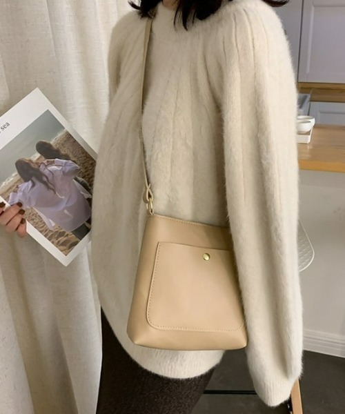 CLEA（クレア）の「サイドポケット付き PUミニスクエアショルダーバッグ（ショルダーバッグ・レディース・ベージュ/キャメル/アイボリー/ブラック・FREE）」の9枚目の写真