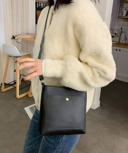 CLEA（クレア）の「サイドポケット付き PUミニスクエアショルダーバッグ（ショルダーバッグ・レディース・ベージュ/キャメル/アイボリー/ブラック・FREE）」の7枚目の写真