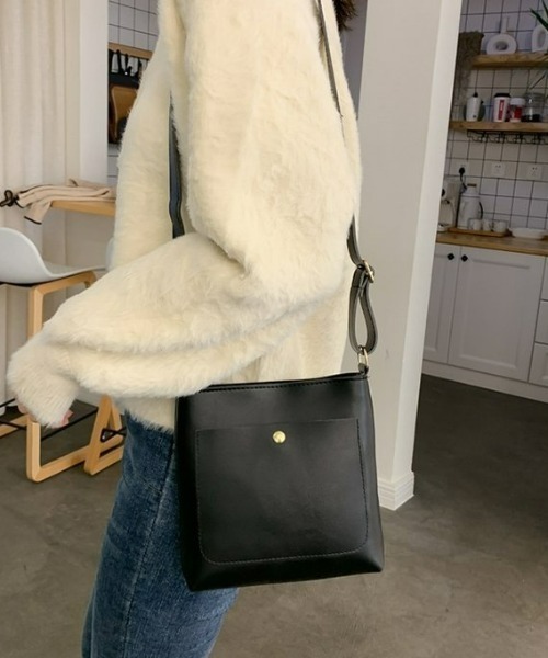 CLEA（クレア）の「サイドポケット付き PUミニスクエアショルダーバッグ（ショルダーバッグ・レディース・ベージュ/キャメル/アイボリー/ブラック・FREE）」の8枚目の写真