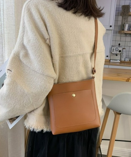 CLEA（クレア）の「サイドポケット付き PUミニスクエアショルダーバッグ（ショルダーバッグ・レディース・ベージュ/キャメル/アイボリー/ブラック・FREE）」の12枚目の写真