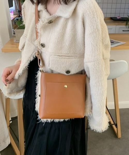 CLEA（クレア）の「サイドポケット付き PUミニスクエアショルダーバッグ（ショルダーバッグ・レディース・ベージュ/キャメル/アイボリー/ブラック・FREE）」の11枚目の写真