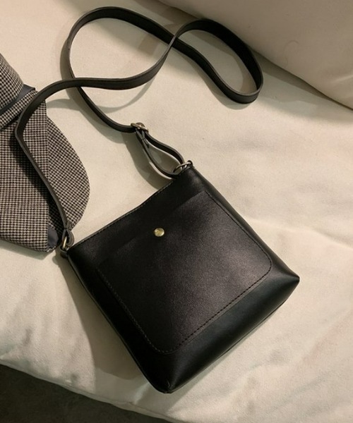 CLEA（クレア）の「サイドポケット付き PUミニスクエアショルダーバッグ（ショルダーバッグ・レディース・ベージュ/キャメル/アイボリー/ブラック・FREE）」の14枚目の写真