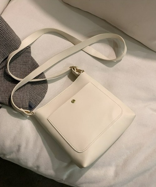 CLEA（クレア）の「サイドポケット付き PUミニスクエアショルダーバッグ（ショルダーバッグ・レディース・ベージュ/キャメル/アイボリー/ブラック・FREE）」の13枚目の写真