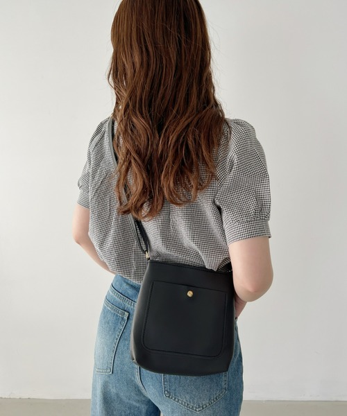 CLEA（クレア）の「サイドポケット付き PUミニスクエアショルダーバッグ（ショルダーバッグ・レディース・ベージュ/キャメル/アイボリー/ブラック・FREE）」の22枚目の写真