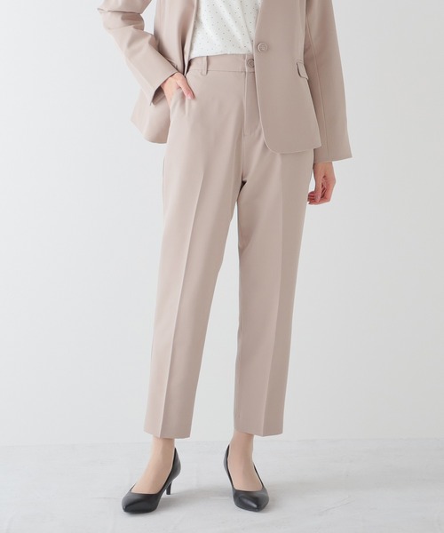 Honeys(ハニーズ)の「センタープレスパンツ(股下63cm)(スラックス・レディース・ブラック/ピンクベージュ/杢グレー/サックスブルー系/ベージュ/ネイビー・S/M/L/LL/3L)」の1枚目の写真