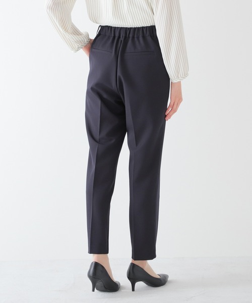 Honeys(ハニーズ)の「センタープレスパンツ(股下63cm)(スラックス・レディース・ブラック/ピンクベージュ/杢グレー/サックスブルー系/ベージュ/ネイビー・S/M/L/LL/3L)」の18枚目の写真