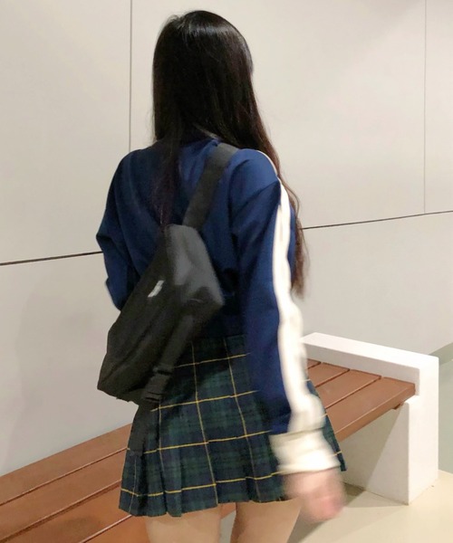 .KOM(ドットコム)の「A'GEM/9 × .kom『.kom/ドットケーオーエム』 ショート丈 サイドライン 長袖 ジップアップ ジャージ ジャケット(ジャージ・レディース・ブラック/ホワイト/グリーン/ネイビー/ブルー・M/L)」の12枚目の写真