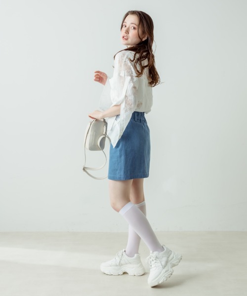 OLIVE des OLIVE（オリーブデオリーブ）の「【WEB限定】マントスリーブビッグシャツ（シャツ/ブラウス・レディース・ミント/グレイッシュベージュ/ライトグレー/オフホワイト/イエロー・FREE）」の7枚目の写真