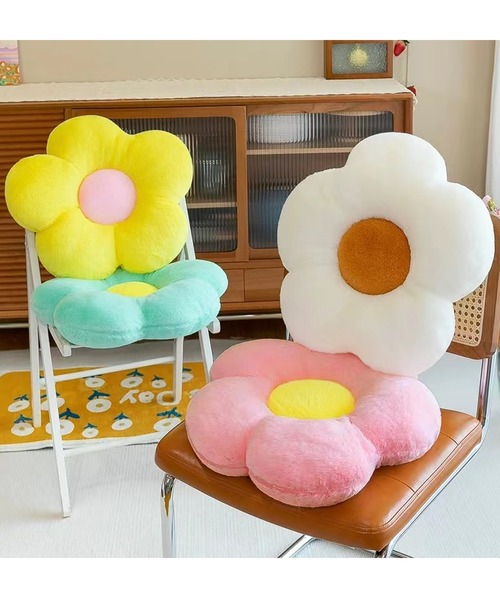 LAFFMO（ラフモ）の「ふわふわフラワークッション（クッション