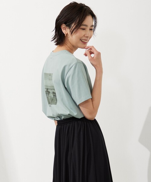 J.PRESS Ladies(J.プレス レディス)の「バック フォト Tシャツ(Tシャツ/カットソー・レディース・ライトグリーン系/ピンク系/ベージュ系/ホワイト系・SMALL)」の8枚目の写真