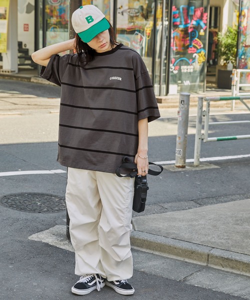 MONO-MART(モノマート)の「【CODDERR】アーチロゴ刺繍 ボーダー ビッグシルエットリンガーTシャツ(Tシャツ/カットソー・レディース・チャコール/グリーン/ピンク/ブルー/オフホワイト/ベージュ・M/L/XL)」の16枚目の写真