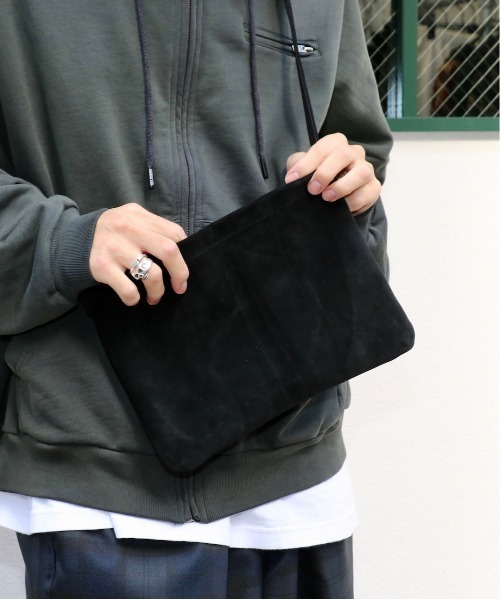 hobo（ホーボー）の「hobo/ホーボー STROLL SHOULDER POUCH COW SUEDE ストロール ショルダーポーチ カウスウェード（ショルダーバッグ・メンズ・ブラック・FREE）」の6枚目の写真