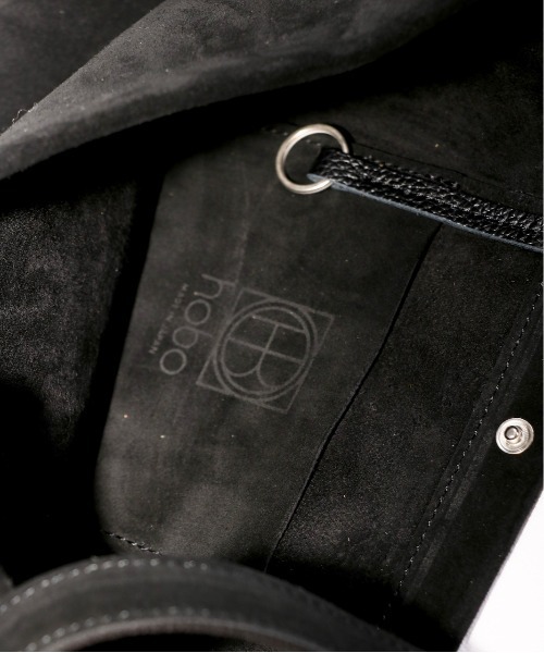 hobo（ホーボー）の「hobo/ホーボー STROLL SHOULDER POUCH COW SUEDE ストロール ショルダーポーチ カウスウェード（ショルダーバッグ・メンズ・ブラック・FREE）」の8枚目の写真