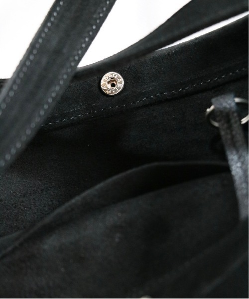 hobo（ホーボー）の「hobo/ホーボー STROLL SHOULDER POUCH COW SUEDE ストロール ショルダーポーチ カウスウェード（ショルダーバッグ・メンズ・ブラック・FREE）」の10枚目の写真