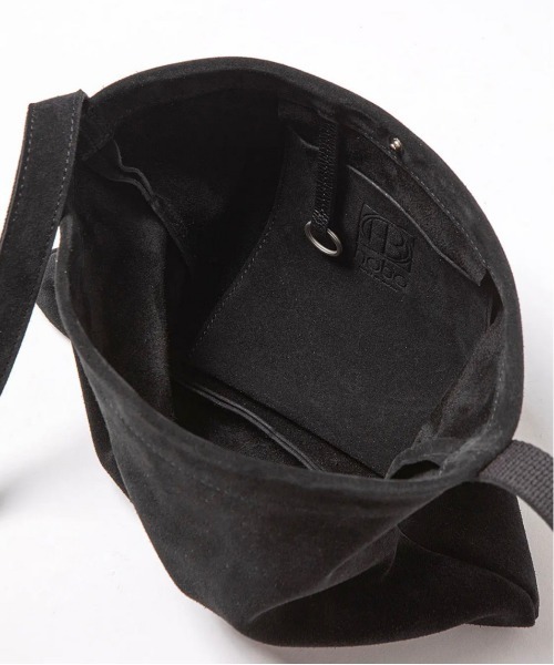 hobo（ホーボー）の「hobo/ホーボー STROLL SHOULDER POUCH COW SUEDE ストロール ショルダーポーチ カウスウェード（ショルダーバッグ・メンズ・ブラック・FREE）」の12枚目の写真