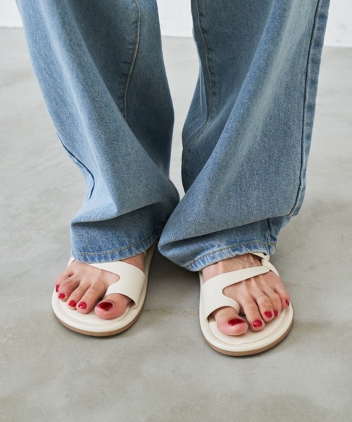 Auntie Rosa Holiday（アンティローザホリデー）の「ストラップトングサンダル（サンダル・レディース・ブラック/ホワイト・SMALL/MEDIUM/LARGE）」の15枚目の写真