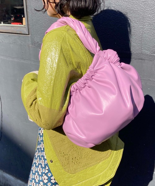 Casselini（キャセリーニ）の「Casselini(キャセリーニ)ツイストバルーンバッグ（ハンドバッグ・レディース・ブラック/グリーン/パープル・FREE）」の3枚目の写真