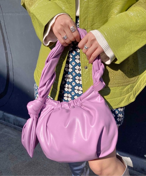 Casselini（キャセリーニ）の「Casselini(キャセリーニ)ツイストバルーンバッグ（ハンドバッグ・レディース・ブラック/グリーン/パープル・FREE）」の4枚目の写真