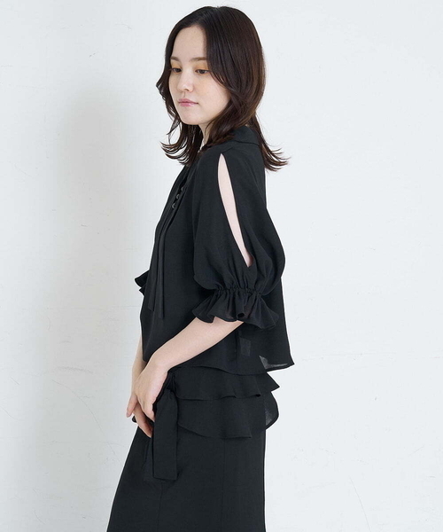 A de a.v.v（アードアー・ヴェ・ヴェ）の「オープンスリーブボウタイブラウス（シャツ/ブラウス・レディース・グリーン/サンドベージュ/ブラック・38/36）」の2枚目の写真