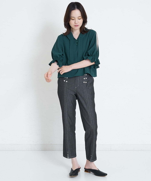 A de a.v.v（アードアー・ヴェ・ヴェ）の「オープンスリーブボウタイブラウス（シャツ/ブラウス・レディース・グリーン/サンドベージュ/ブラック・38/36）」の8枚目の写真