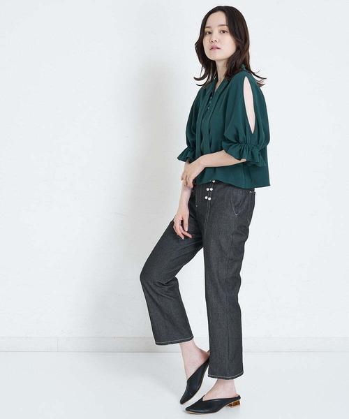 A de a.v.v（アードアー・ヴェ・ヴェ）の「オープンスリーブボウタイブラウス（シャツ/ブラウス・レディース・グリーン/サンドベージュ/ブラック・38/36）」の13枚目の写真