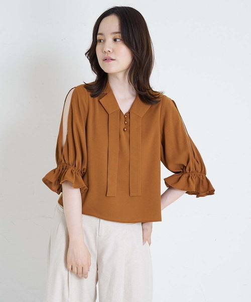 A de a.v.v（アードアー・ヴェ・ヴェ）の「オープンスリーブボウタイブラウス（シャツ/ブラウス・レディース・グリーン/サンドベージュ/ブラック・38/36）」の5枚目の写真