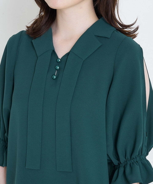 A de a.v.v（アードアー・ヴェ・ヴェ）の「オープンスリーブボウタイブラウス（シャツ/ブラウス・レディース・グリーン/サンドベージュ/ブラック・38/36）」の17枚目の写真