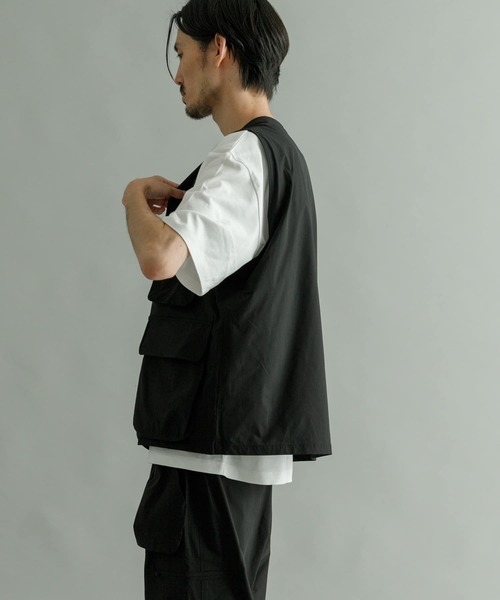 URBAN RESEARCH（アーバンリサーチ）の「『撥水/速乾』『UR TECH POLIsh POLI』マルチミリタリーVEST（ベスト・メンズ・ブラック/オリーブ・MEDIUM/LARGE）」の11枚目の写真