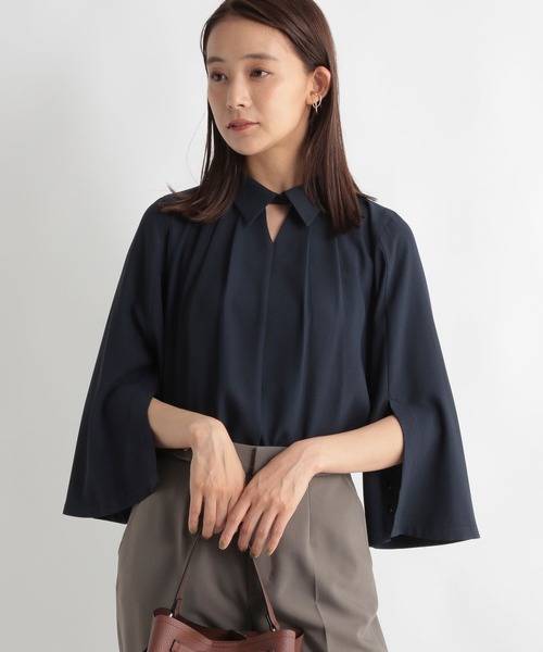 Andemiu(アンデミュウ)の「ソデスリットエリブラウス975046(シャツ/ブラウス・レディース・アイボリー/ネイビー/カーキ・FREE)」の14枚目の写真