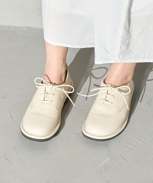 ing(イング)の「【サスティナブル】レースアップスリッポン(スリッポン・レディース・アイボリー/ブラック・L/S/M)」の3枚目の写真