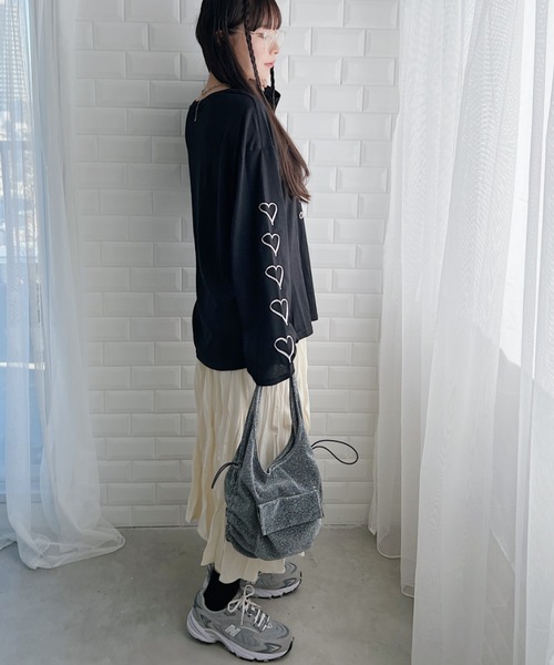 √nuage(ルートニュアージュ)の「ハートスリーブロゴプリントルーズロンT(Tシャツ/カットソー・レディース・ブラック/アイボリー・FREE)」の15枚目の写真