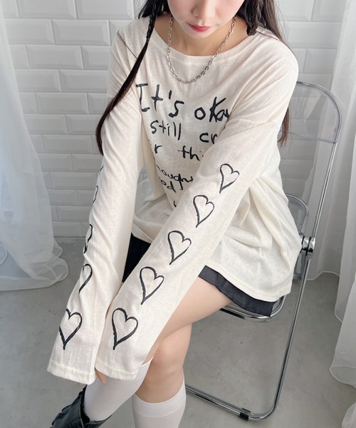 √nuage(ルートニュアージュ)の「ハートスリーブロゴプリントルーズロンT(Tシャツ/カットソー・レディース・ブラック/アイボリー・FREE)」の3枚目の写真