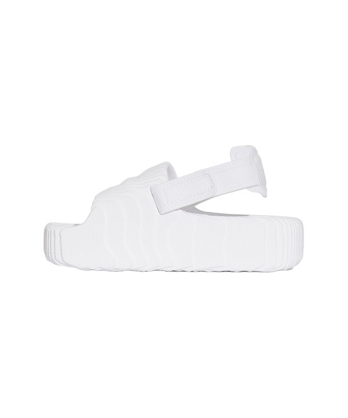 adidas(アディダス)の「adidas Originals Adilette 22 XLG Slides(アディダス オリジナルス アディレッタ 22 XLG サンダル)(サンダル・レディース・ホワイト系・22.5cm/23.5cm/24.5cm/25.5cm)」の2枚目の写真