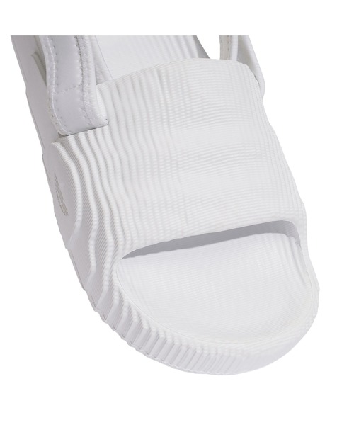 adidas(アディダス)の「adidas Originals Adilette 22 XLG Slides(アディダス オリジナルス アディレッタ 22 XLG サンダル)(サンダル・レディース・ホワイト系・22.5cm/23.5cm/24.5cm/25.5cm)」の5枚目の写真