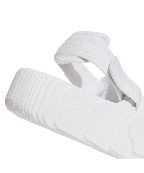 adidas(アディダス)の「adidas Originals Adilette 22 XLG Slides(アディダス オリジナルス アディレッタ 22 XLG サンダル)(サンダル・レディース・ホワイト系・22.5cm/23.5cm/24.5cm/25.5cm)」の6枚目の写真