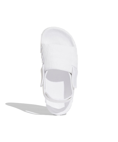 adidas(アディダス)の「adidas Originals Adilette 22 XLG Slides(アディダス オリジナルス アディレッタ 22 XLG サンダル)(サンダル・レディース・ホワイト系・22.5cm/23.5cm/24.5cm/25.5cm)」の7枚目の写真