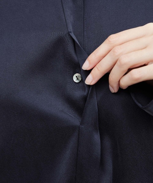 ROPE'（ロペ）の「ウォッシャブルシルクシャツ【雑誌掲載】（シャツ/ブラウス・レディース・キナリ/ネイビー・FREE）」の16枚目の写真