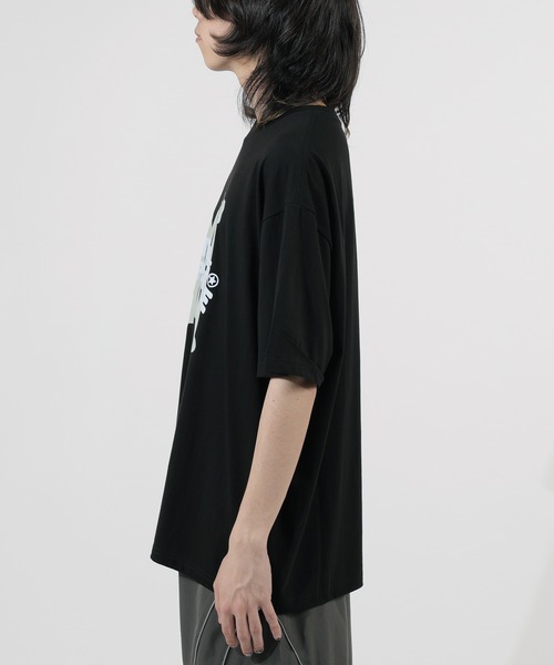 Theater code（シアターコード）の「front graphic T-shirt / フロント グラフィック T-シャツ 半袖（Tシャツ/カットソー・メンズ・ブラック/ホワイト/ブルー/ダークブルー/チャコール・3/2）」の13枚目の写真