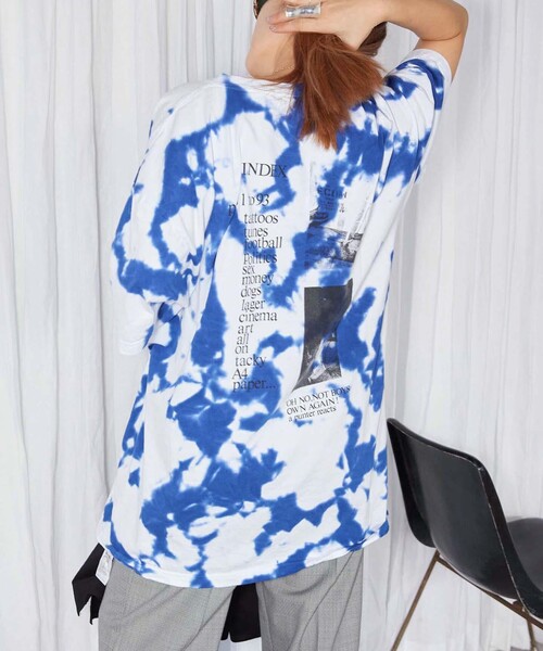 TOGA PULLA（トーガ　プルラ）の「【TOGA PULLA × BOY’S OWN】Tie dye print Tシャツ（Tシャツ/カットソー・レディース・ブルー・XX-LARGE）」の5枚目の写真