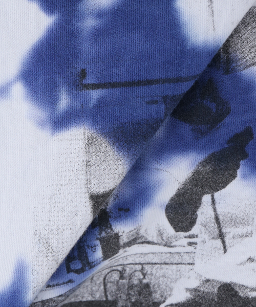TOGA PULLA（トーガ　プルラ）の「【TOGA PULLA × BOY’S OWN】Tie dye print Tシャツ（Tシャツ/カットソー・レディース・ブルー・XX-LARGE）」の2枚目の写真