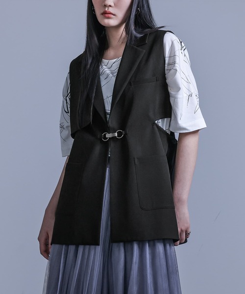 kOhAKU(コハク)の「脇シャーリングジレ(ベスト・レディース・ブラック/グレー・1/2)」の1枚目の写真