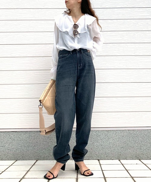 Q（キュー）の「テーパードデニム（デニムパンツ・レディース・グレー・SMALL/MEDIUM）」の4枚目の写真