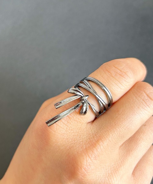 セミブラックオパールシルバーリングアールデコ フィリグリースタイルリボンパターン ブラックオパール リボンデザイン シルバーリング セミブラック