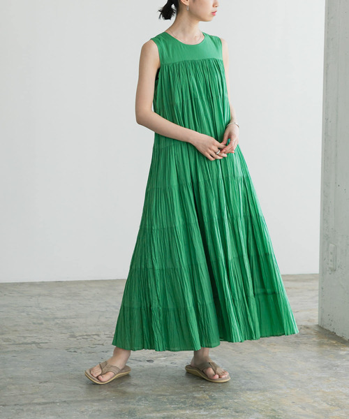 URBAN RESEARCH（アーバンリサーチ）の「『一部WEB限定カラー』ティアードクリンクルワンピース（ワンピース・レディース・ブルー/ブラック/オレンジ/グリーン・FREE）」の5枚目の写真