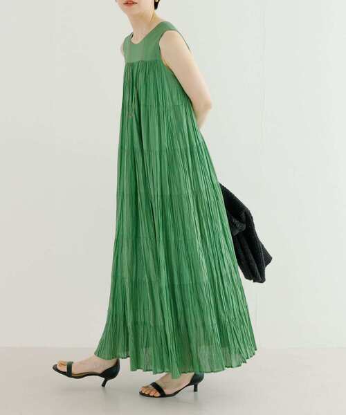 URBAN RESEARCH（アーバンリサーチ）の「『一部WEB限定カラー』ティアードクリンクルワンピース（ワンピース・レディース・ブルー/ブラック/オレンジ/グリーン・FREE）」の15枚目の写真