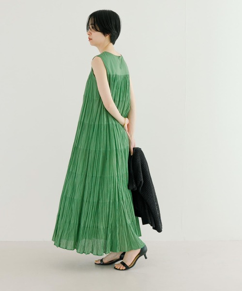 URBAN RESEARCH（アーバンリサーチ）の「『一部WEB限定カラー』ティアードクリンクルワンピース（ワンピース・レディース・ブルー/ブラック/オレンジ/グリーン・FREE）」の17枚目の写真