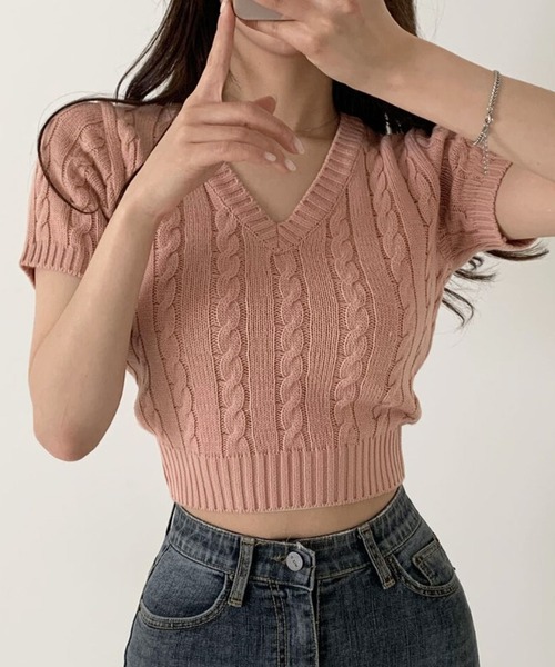 Twinkle;pm（トゥインクルピーエム）の「Vネックケーブルニットトップス（ニット/セーター・レディース・ホワイト/ブラック/スモークピンク/サックスブルー・FREE）」の4枚目の写真