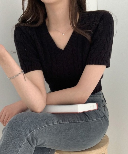 Twinkle;pm（トゥインクルピーエム）の「Vネックケーブルニットトップス（ニット/セーター・レディース・ホワイト/ブラック/スモークピンク/サックスブルー・FREE）」の9枚目の写真